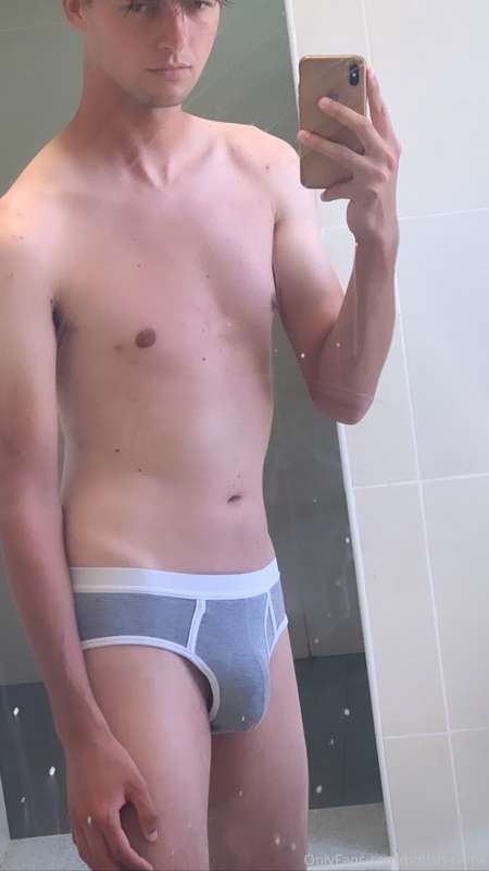 Feeling cute, DM if you wanna make me feel naughty 👿
