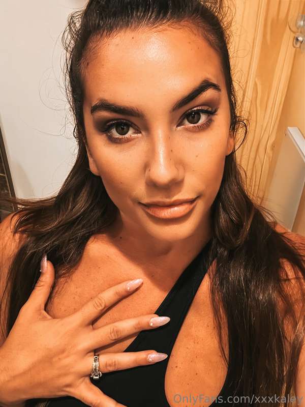 Would you like to see these nails wrapped around your cock d..