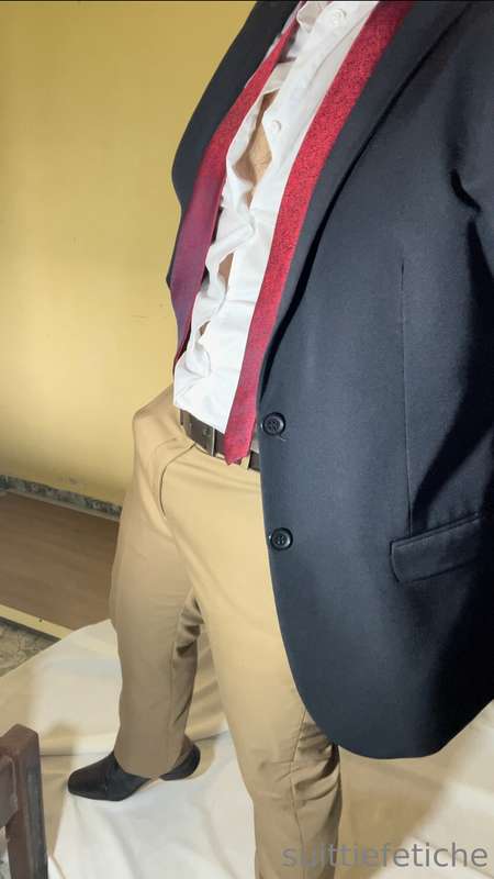 Cada vez me dá mais vontade de vestir roupa social. Gozo fác.. 20