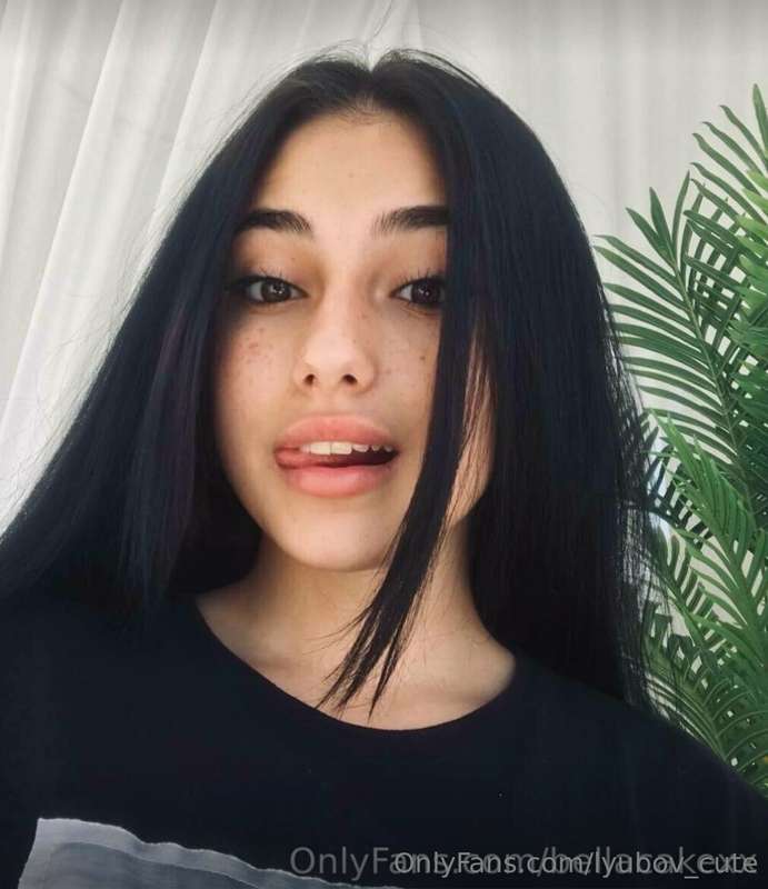 Free subscription 0$ 💚@bellacakexx she is looking for a big ..