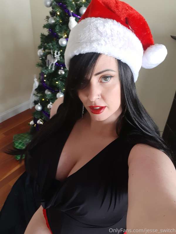 Today's photoset is SFW but theres a twerk coming too so no ..