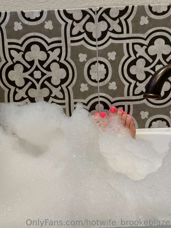 I think I added too much bubble bath… oops!! 😂 there’s still.. 2