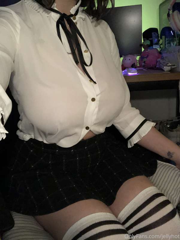 ohh no... my blouse is too small 😉 5