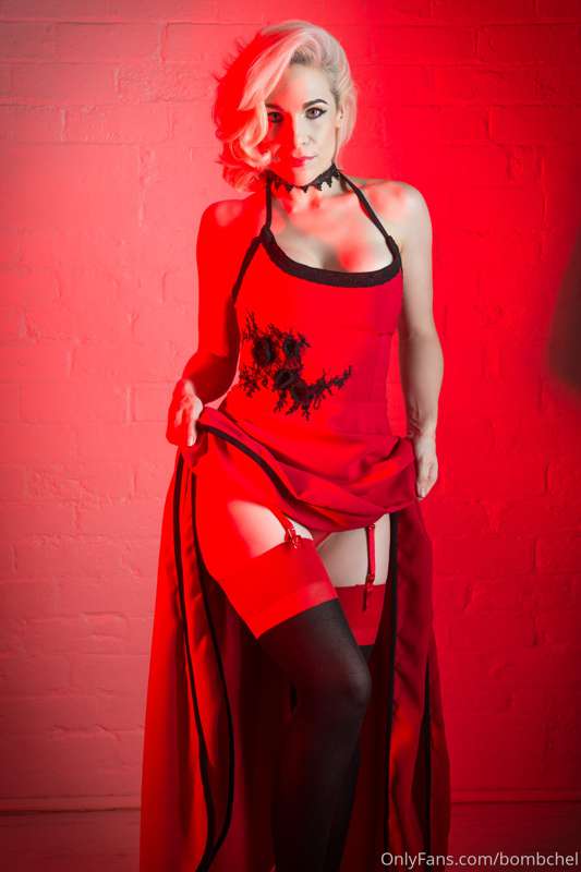 Merry Christmas to all my fans! There's only one colour to w.. 2