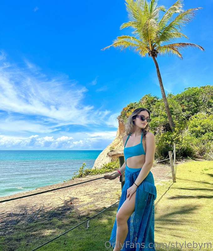 Forever chasing summer… 

How incredible is this turquoise b..