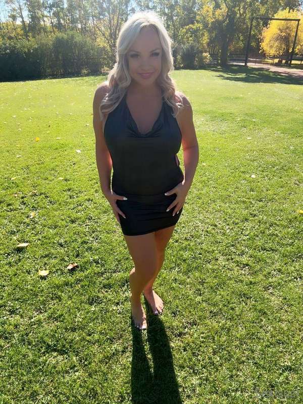 If looks could weaken knees… well, you’re probably on the fl..