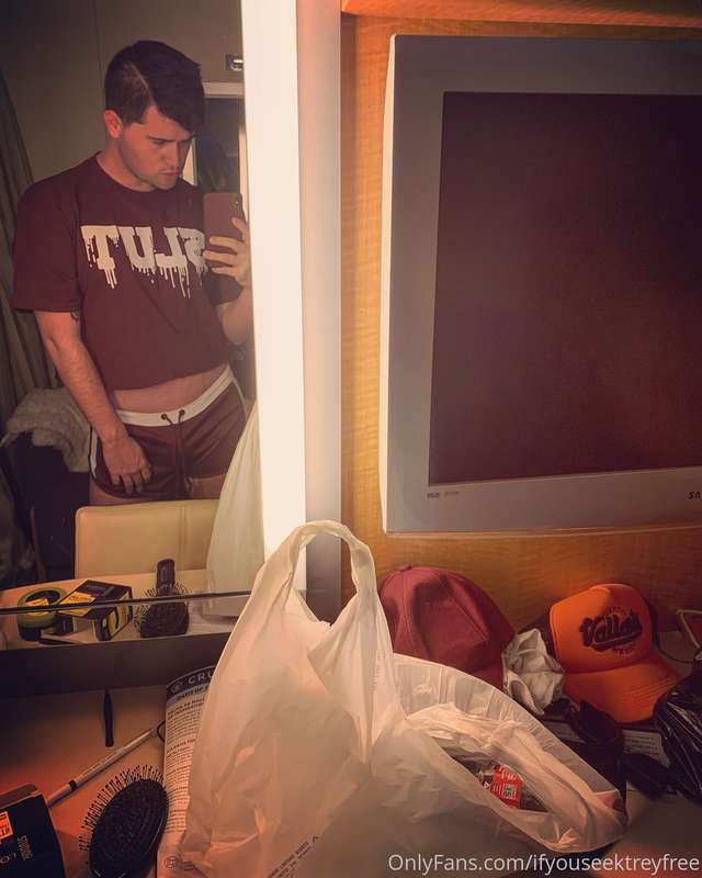 I miss this gay cruise so much fun 😈 so ready for after Covi..