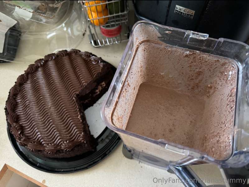 my lovely bf literally made me a fucking insane cake shake n..