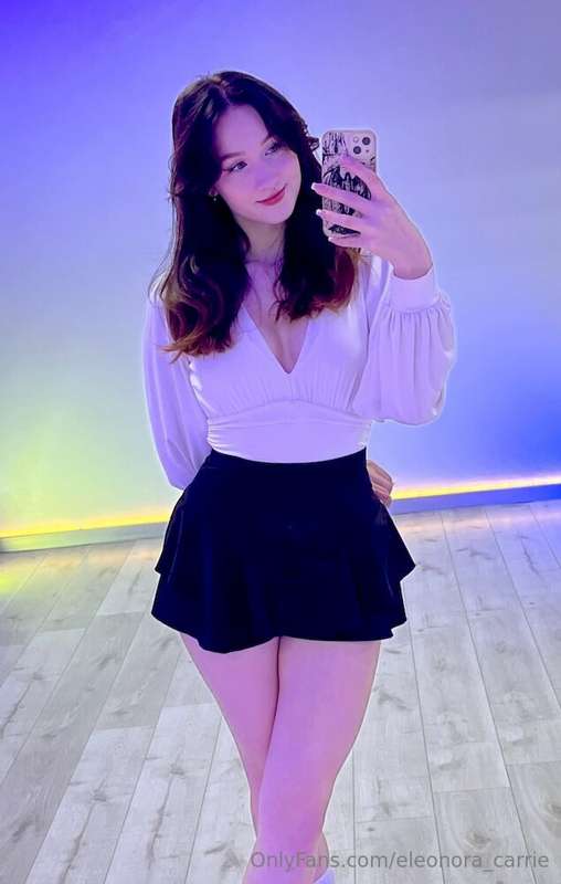 @valeriaa_kitty IS WET RIGHT NOW💦💦💦🤤💕 She loves getting her ..