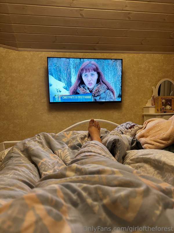 I’m lying in my lovely guest room on the second floor becaus.. 1