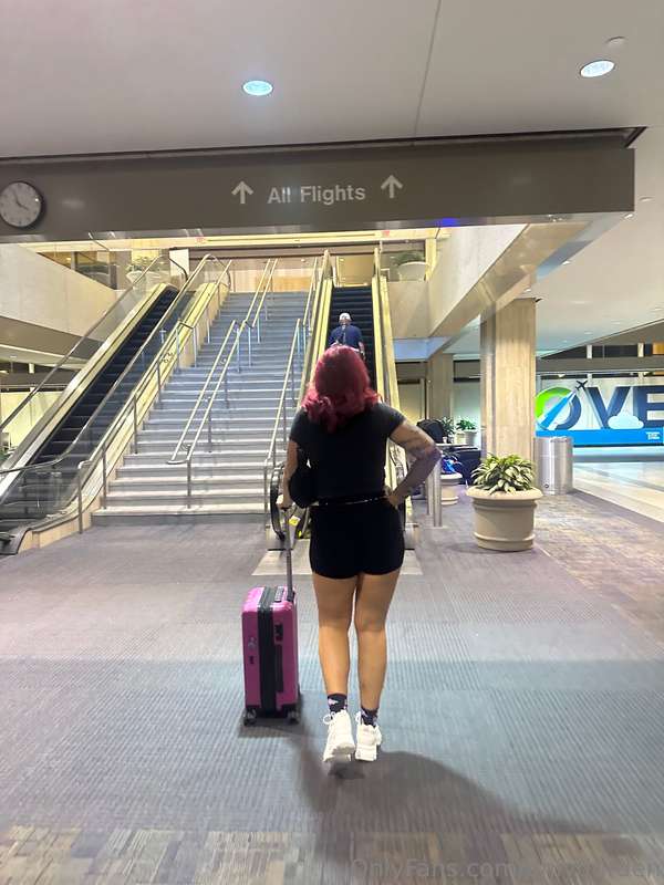 Headed to secrets ✈️ 🍍 4