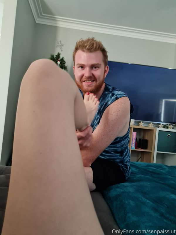 Look how happy he looks to be kissing my beautiful feet 😍 2