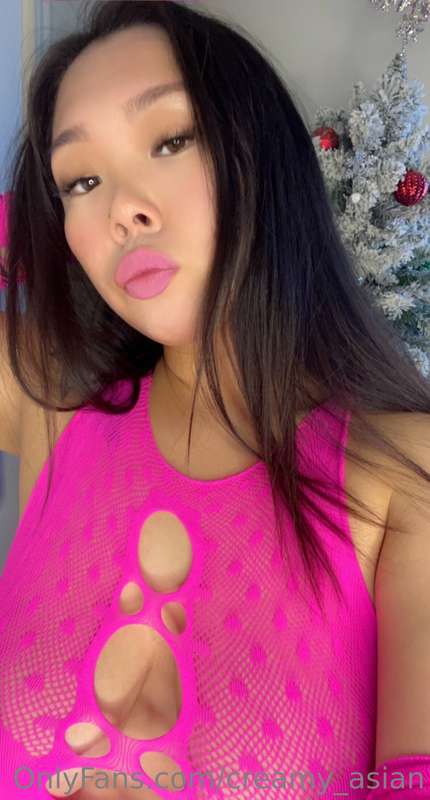 Wanna see what else is pink? 😈 🎀 1