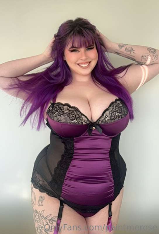 How cute is this set? i love that the purple matches my hair.. 5