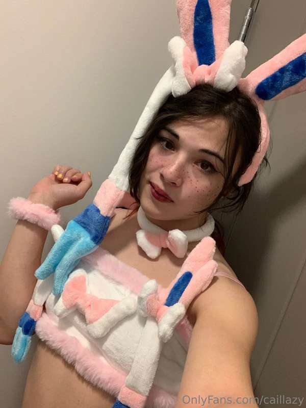 Sylveon is looking for a new ownerFeed me rare candies 👉👈? 5