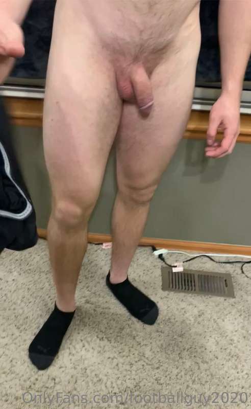Sexy HOT muscular SGT having some fun showing off in his foo.. 4