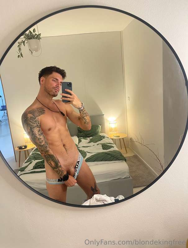 Amateur soccer star @ryanbenucci 🤩 can handle your balls lik.. 2