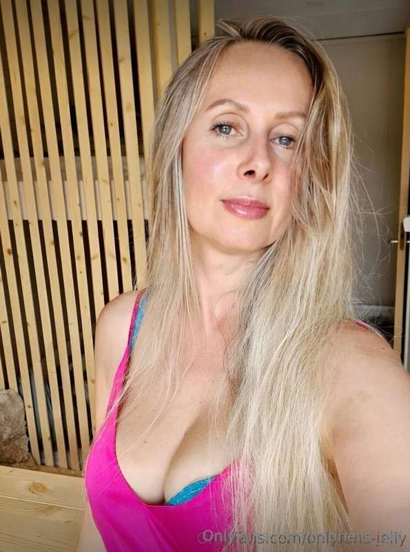 🟢She @onlyfans-jelly is ready for your cock🟢 Naughty mommy w..