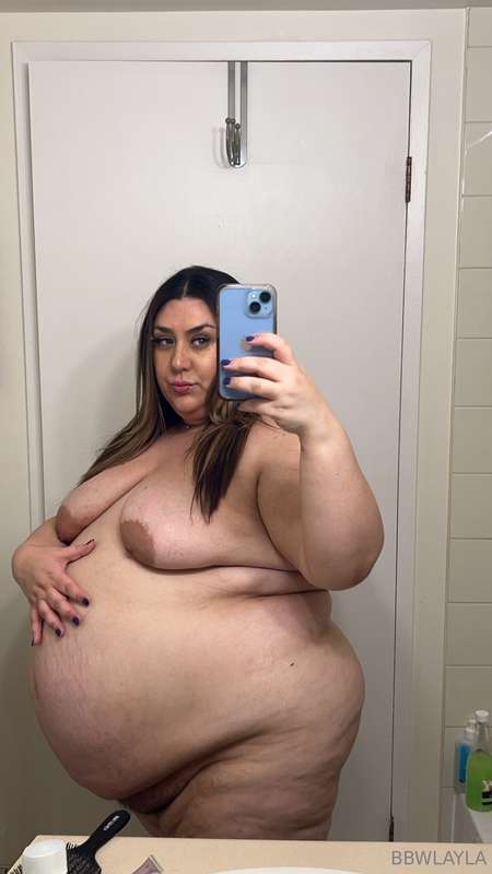 New mirror nudes of my growing fat body 🤭