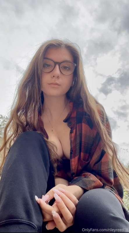 Tip me $10 and dm me daddy i wanna talk ♥️ my pussy is so we..