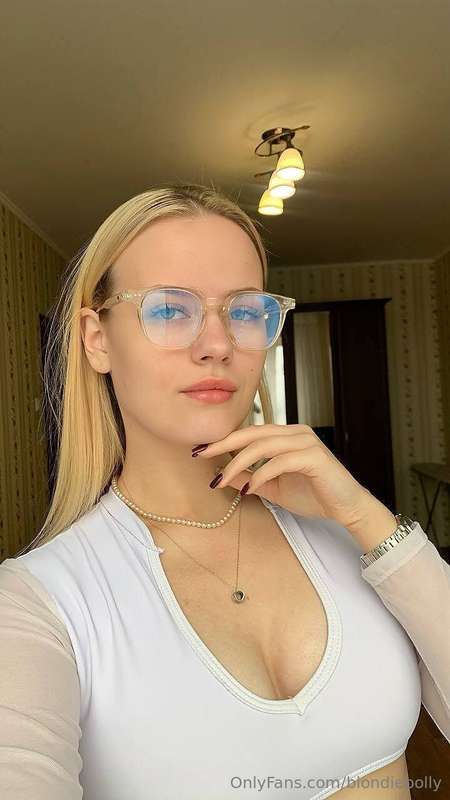 Maybe you don’t know, but I wear glasses when I’m at home 🙈 ..