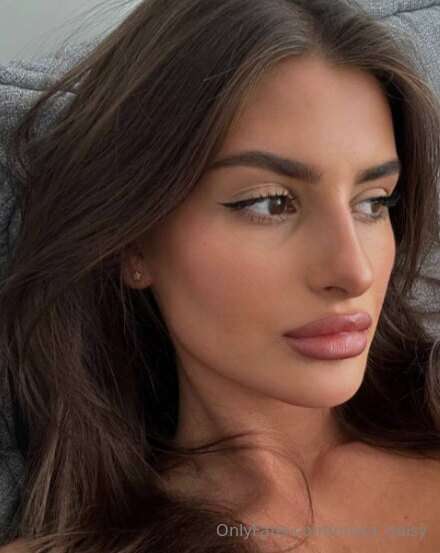 My girlfriend @wowtishais a real nymphomaniac who enjoys bei..