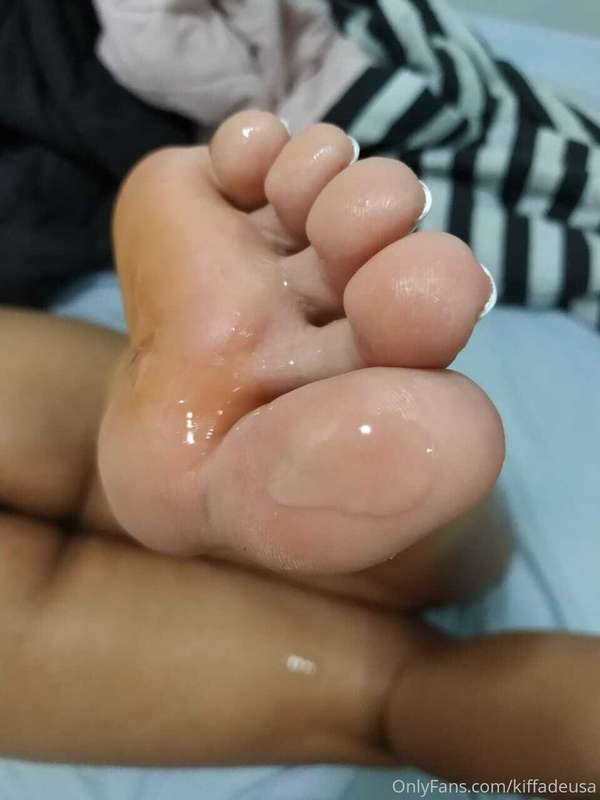After fuck me a lot, my boyfriend just jerk in my soles...go..