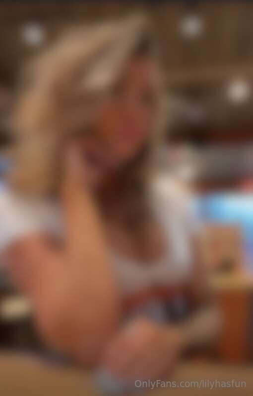 I miss my Hooters days... that tight little uniform looked s..