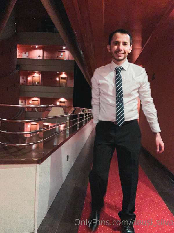Not bad to wear a tie when we’re in a nice place, isn’t it?😊..