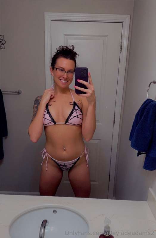 Rileyjadeadams2 - Onlyfans - 17 Aug, 2024