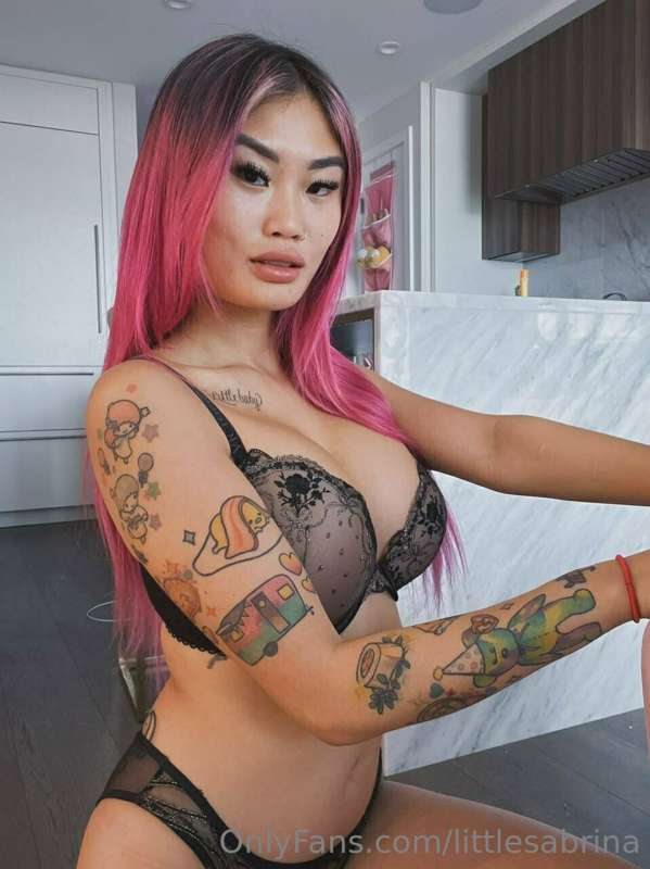 She’s online right now and ready to play!! 👀 Follow her for ..