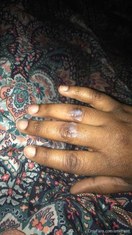 Creaming on my baby girl’s hand 😛💖