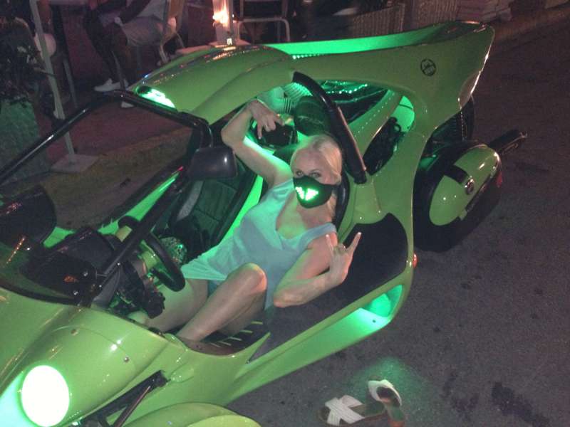 Hottest car ever lol like from some Alien movie lol 2