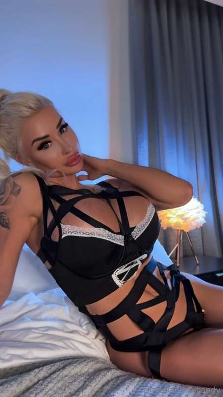  Ready to play? 😈 $25 for a private sexting session 💦 You’ll..