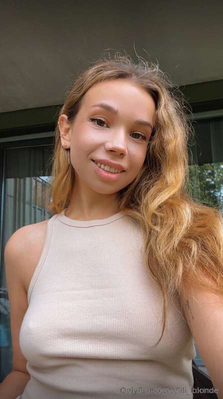🔥𝗙𝗥𝗘𝗘 𝗢𝗡𝗟𝗬 𝗡𝗢𝗪🔥@lili_corinne This cutie loves to moan sweetl..