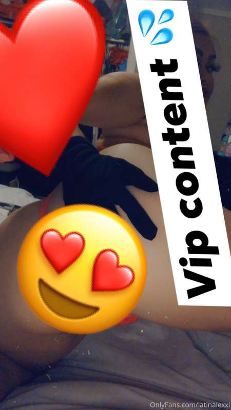 Let me open my pussy for you papi 🧸🥰👅 message me !!! 🍭◀️◀️◀️..