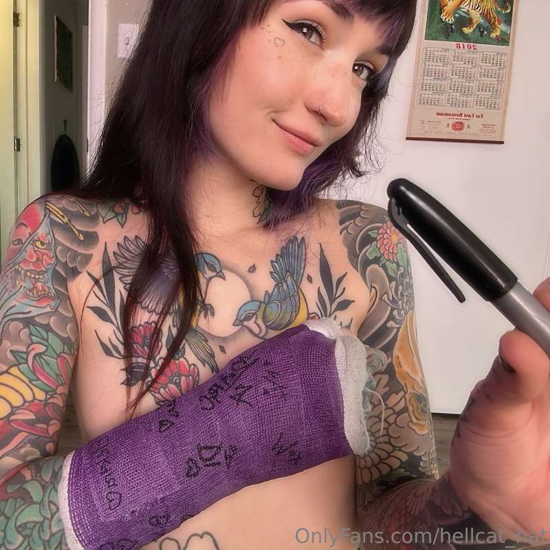 Come sign my cast babe! I finally get a fresh one today afte.. 1