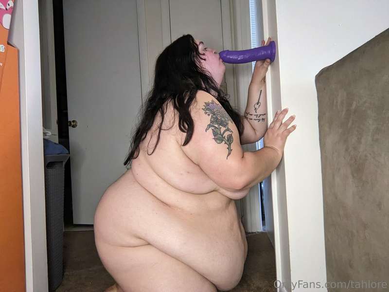 I love how fat I look when I suck 🍆 1