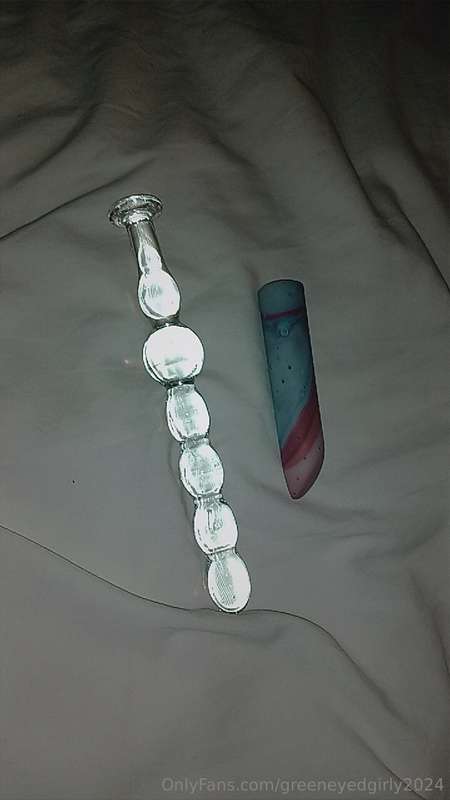 My two favorite toys come watch me use them both in my tight..