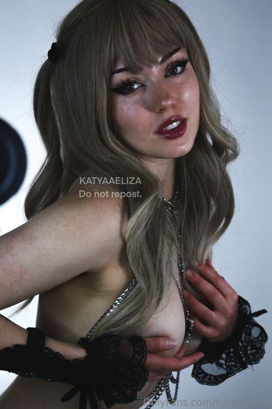 Misa misa cosplay :) 🖤 I will be answering my messages on an.. 5