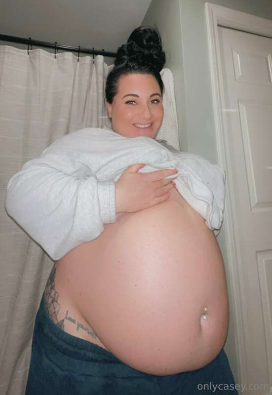 So excited for a stream tonight and to grow this belly! 🐖🩷