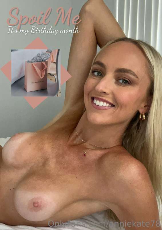 It's my Birthday month babe! Spoil me💄💋