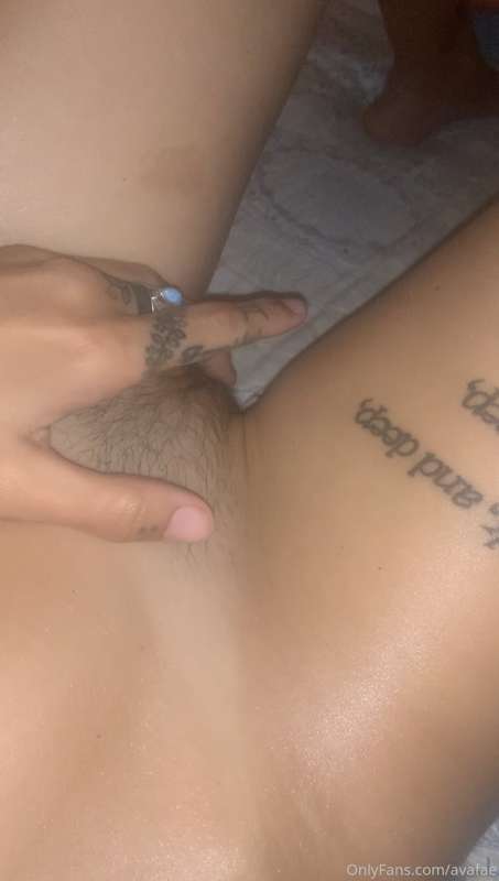 I’m dripping 💦

Tip $5 if you think the full bush should kee.. 2
