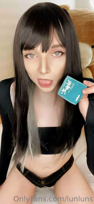 Condom cum drinking vid up by tomorrow!!
(practicing my aim .. 2
