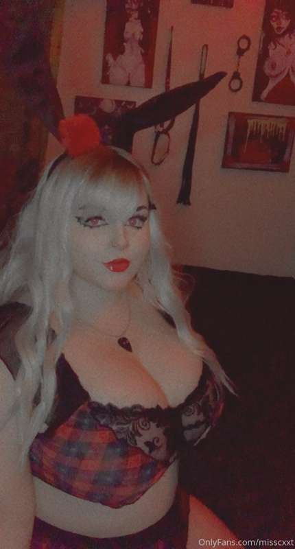 Can I be your naughty girl 💕