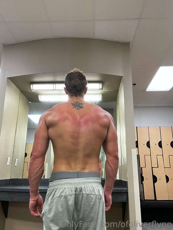 can't forget about the back 😏​