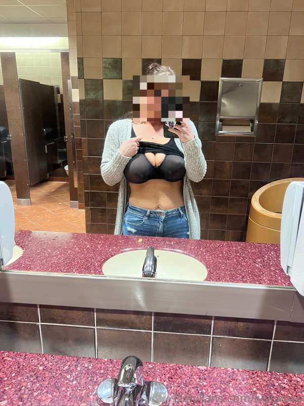 Movie theater titty flash 😜