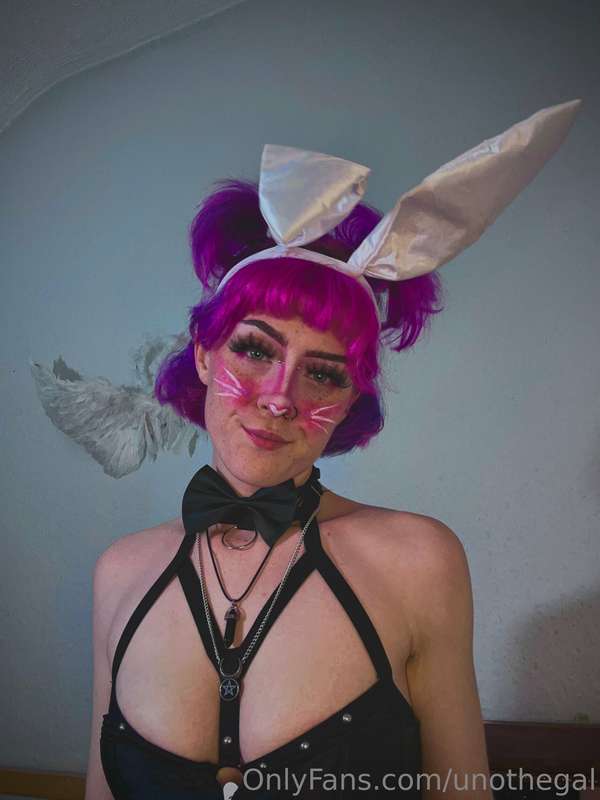 Bunnies aren’t spooky but imagine they were 😛  🥕🐰 do you lik.. 1