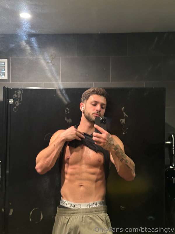 Hey babe 📩🥵 Tip daddy for a treat 😈🍆