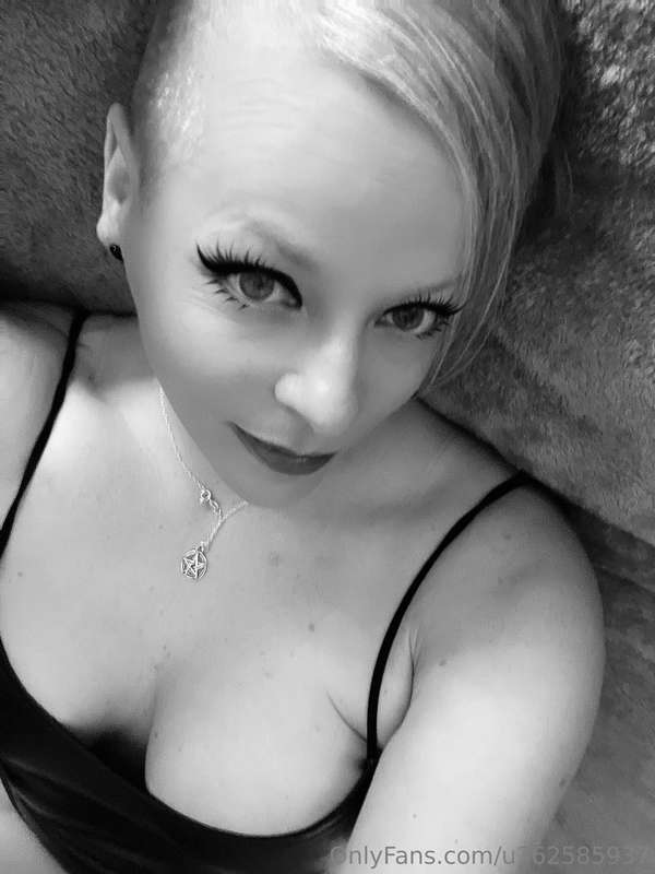 happy Tuesday, loves 🖤🖤🖤🖤 13